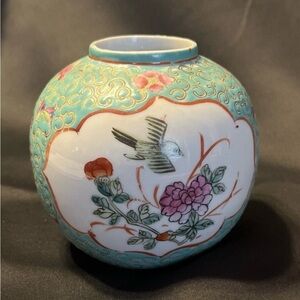 Antique Chinese Porcelain  Ginger Jar / Vase.